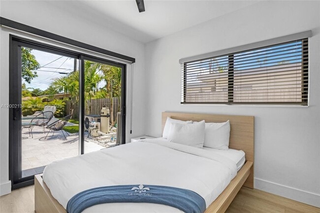 Building Photo - 811 NE 17th Ct