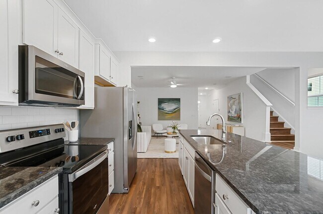 Building Photo - 609 Trotters Ln