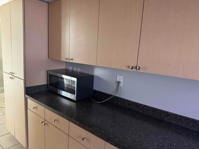 Building Photo - 7023 Oakwood Dr