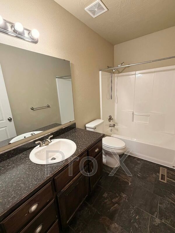 Building Photo - 2226 S Moffet Ave