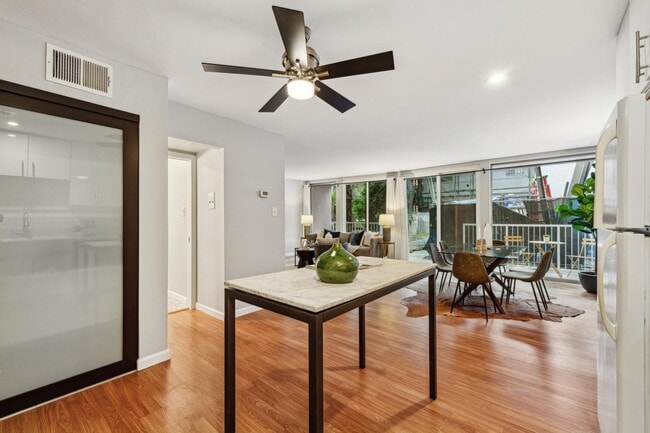 Building Photo - 1425 Lakeside Dr