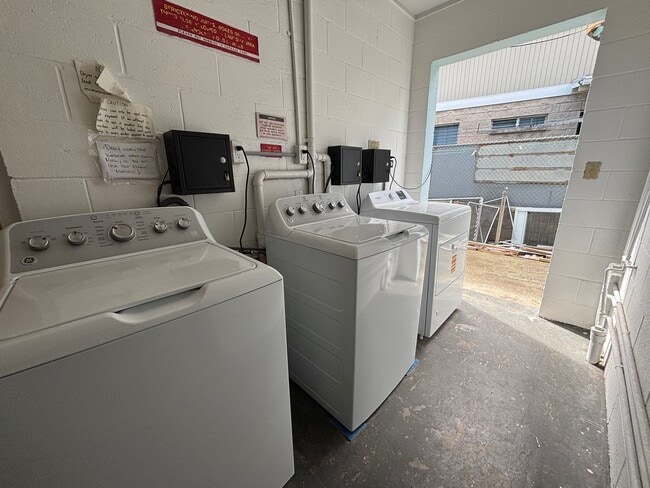 Building Photo - 2429 N School St