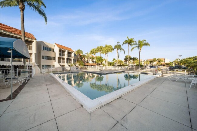 Building Photo - 100 Lakeview Dr