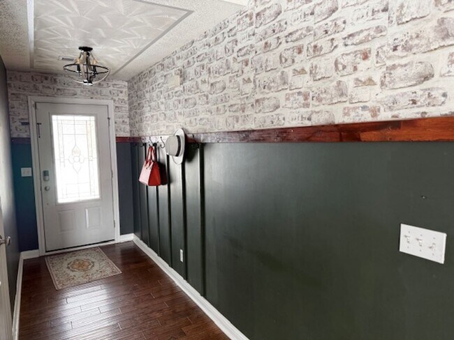 Building Photo - 131 E Piedmont Dr