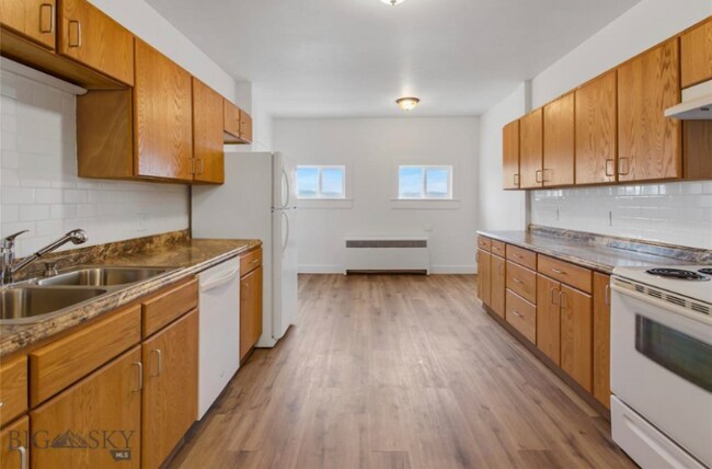 Building Photo - 23 E La Platte St