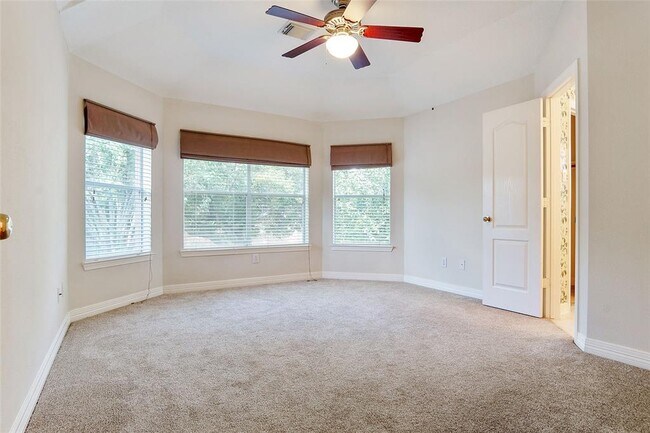 Building Photo - 5534 Chesapeake Pl
