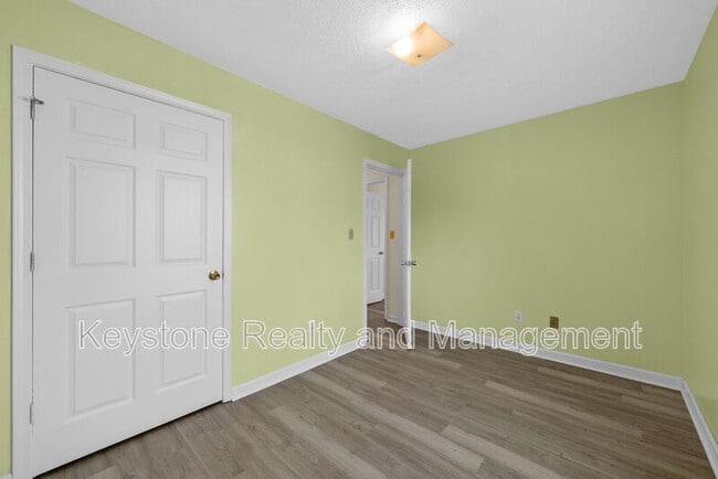 Building Photo - 405 Eddy St