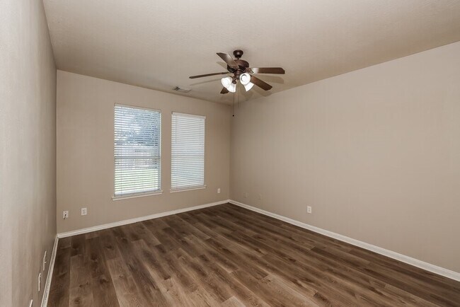 Building Photo - 7423 Oakwood Canyon Dr