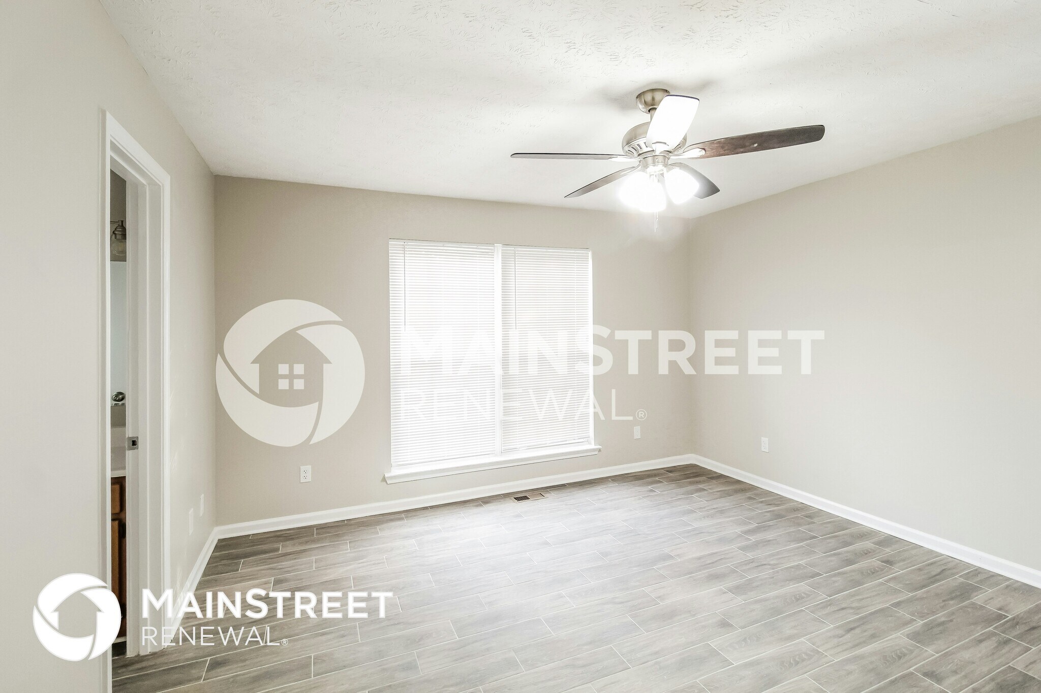 Building Photo - 6820 Summit View Dr