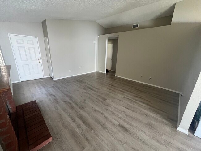 Building Photo - 14864 Spinnaker Ln