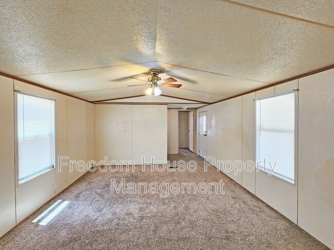 Building Photo - 3851 W Donner St