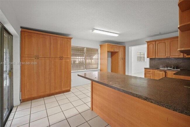 Building Photo - 3720 NW 20th Ct