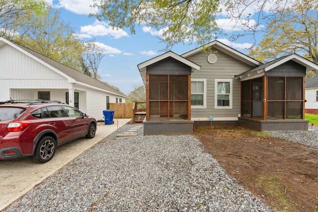 Primary Photo - Charming 1 Bedroom, 1 Bath Home Minutes Fr...