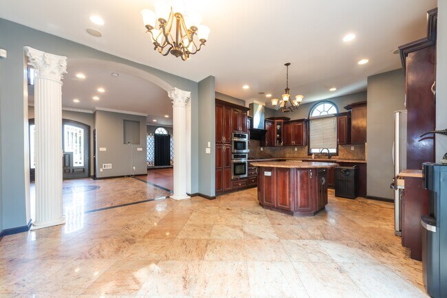 Building Photo - 53 Edward Ave