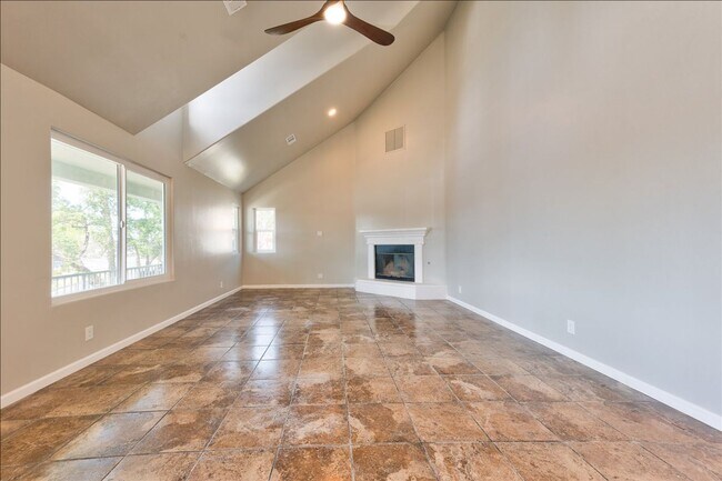 Building Photo - 880 La Terraza Blvd