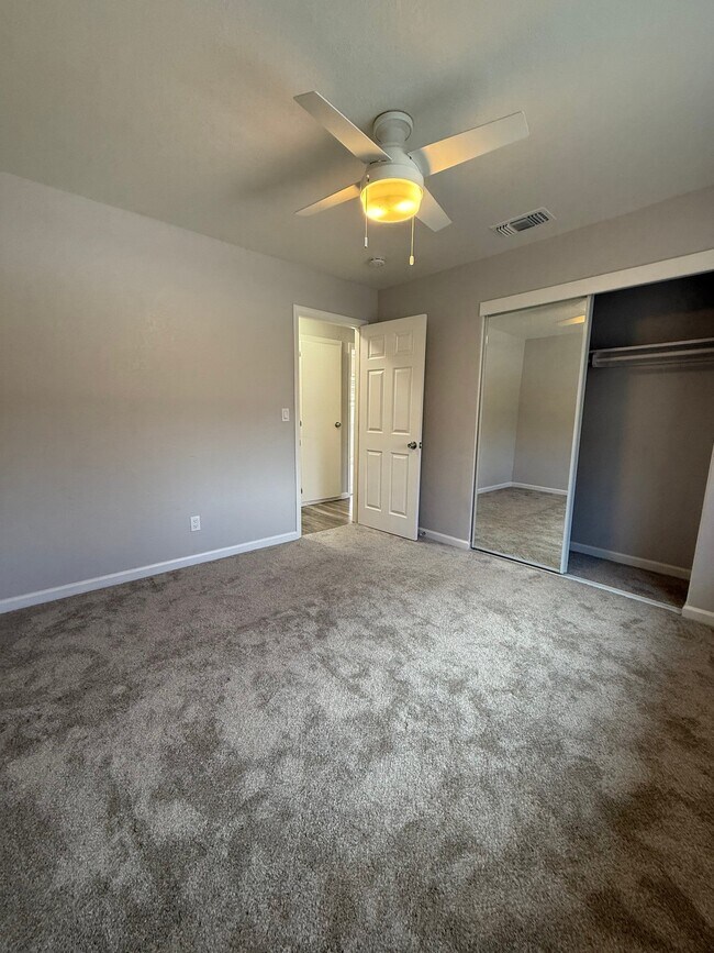 Building Photo - 307 Livoti Ave