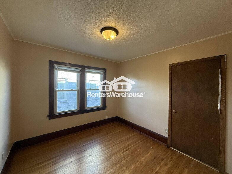 Building Photo - 991 Smith Ave S