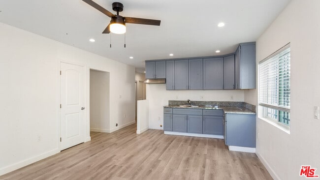 Building Photo - 601 W 49th St