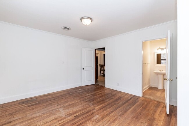 Building Photo - 3 Bed/2 Bath with a great back yard!