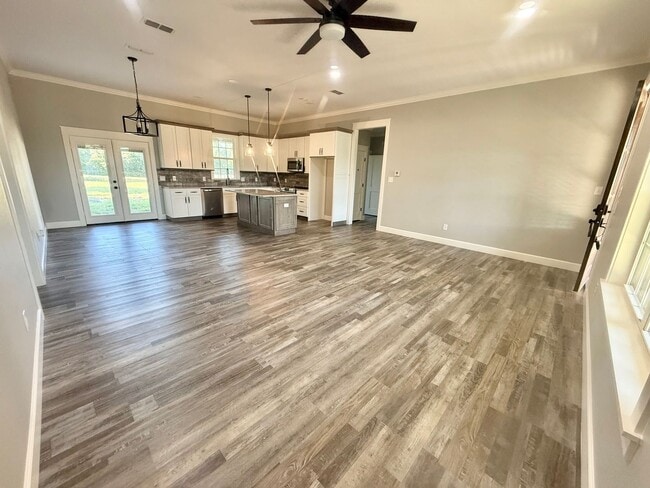 Building Photo - 323 Eastdale Ln