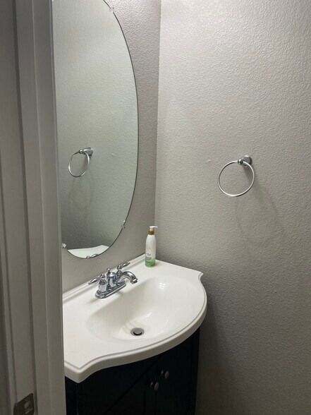 Half Bath - 191 Black