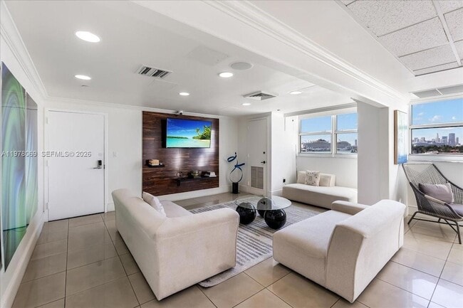 Building Photo - 650 West Ave