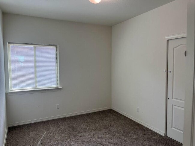 Building Photo - 904 Betton Pl