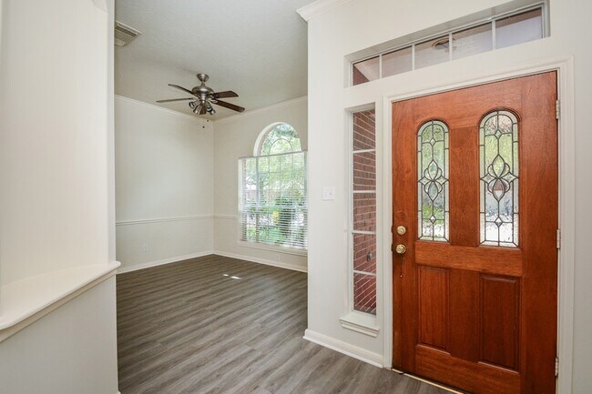 Building Photo - 918 Tennyson Dr