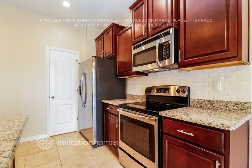 Building Photo - 3742 Silverlake Way