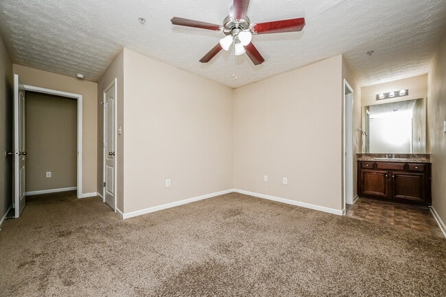 Building Photo - 1053 Wedgewood Ct NE