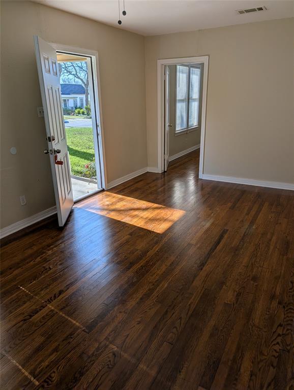 Building Photo - 724 W 8th St