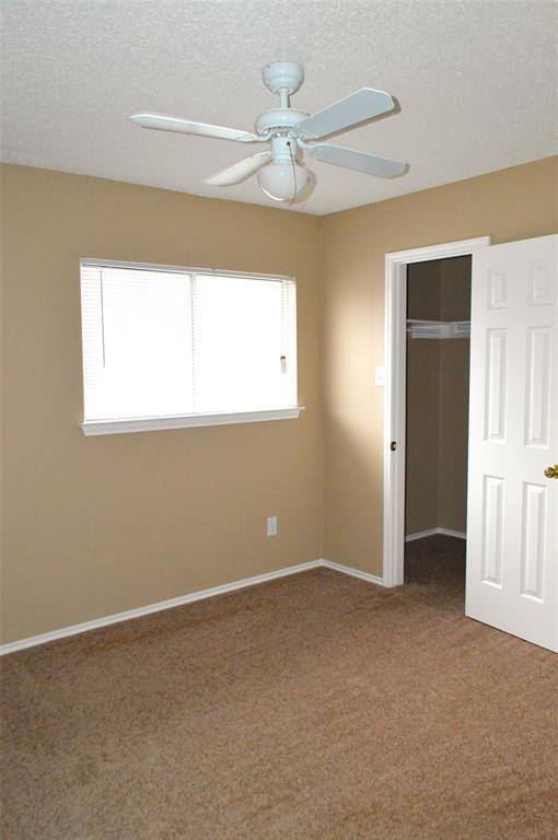 Building Photo - 2014 Carriage Club Dr