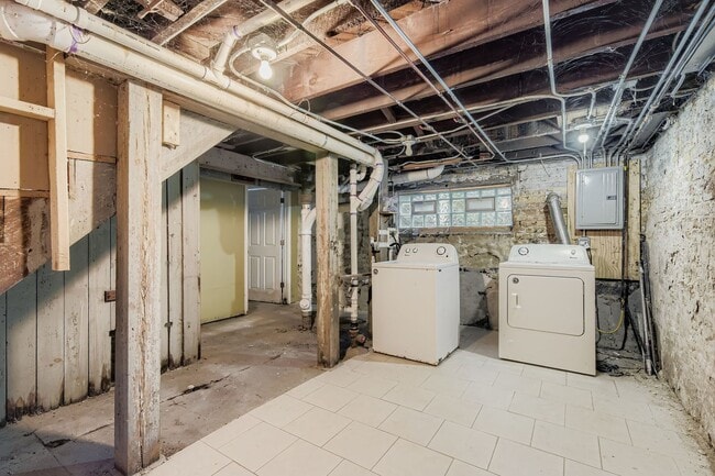 Building Photo - 7356 N Ashland Blvd