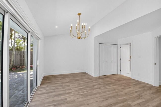 Building Photo - 1254 SW 4th Ct