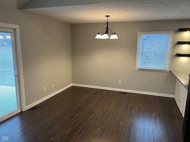 Building Photo - 627 San Carlos Dr