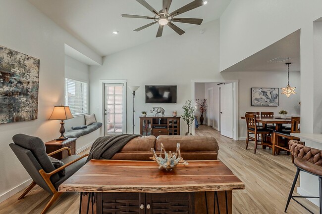 Building Photo - Fully Remodeled 2-Bedroom Condo at the Sco...