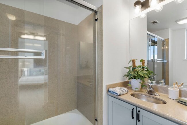 Building Photo - 1364 Powell St