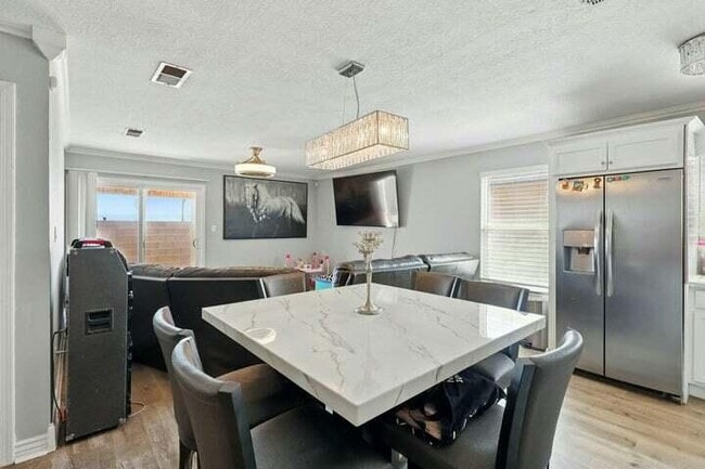 Building Photo - 404 Lindsay Pl SW