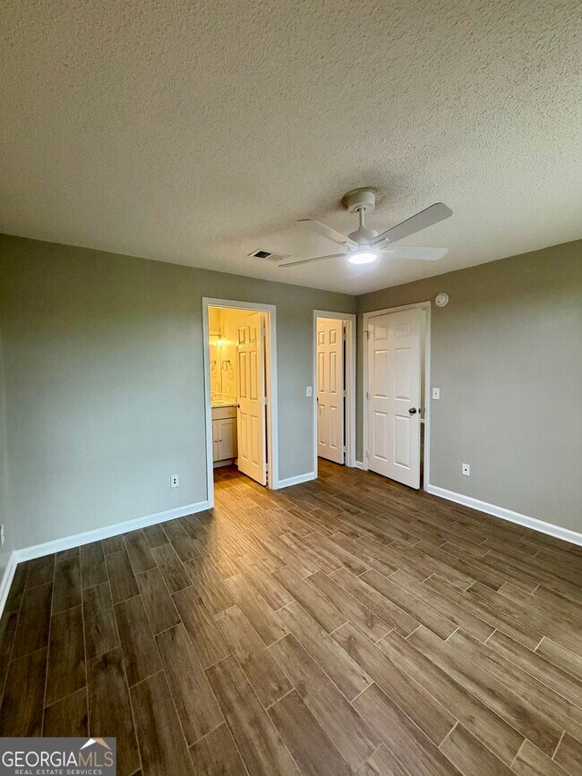 Building Photo - 440 Admiral's Walk Dr