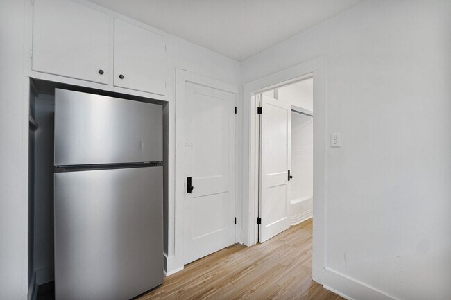 Building Photo - COMING SOON - 3 BEDROOM HOUSE ON SPRING ST