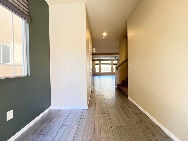 Building Photo - Beautiful 2 story single house