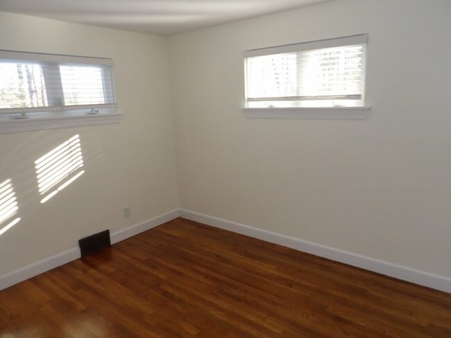 Building Photo - 17 Hilltop Dr