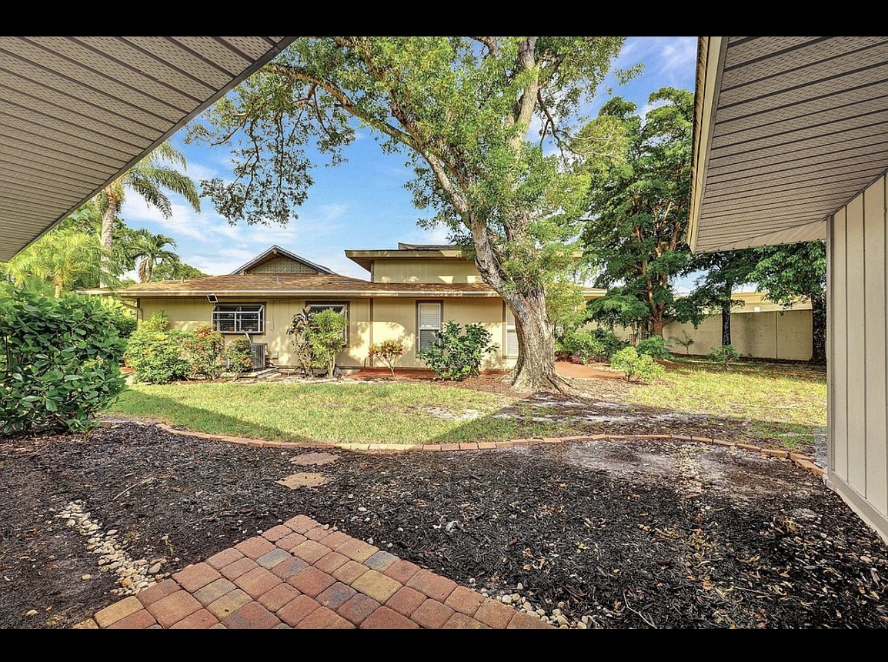 Building Photo - 4280 Island Cir