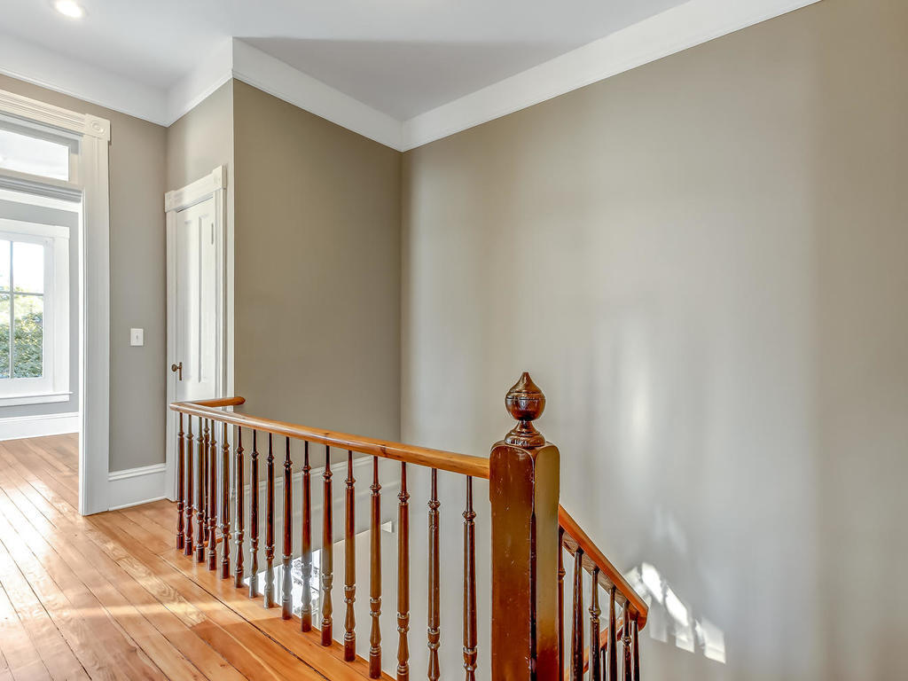 Building Photo - 208 W 35th St