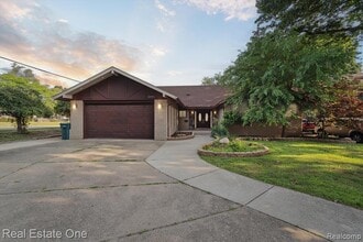 Building Photo - 23944 Fordson Dr