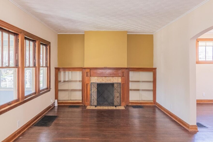 Building Photo - 732 E Mithoff St