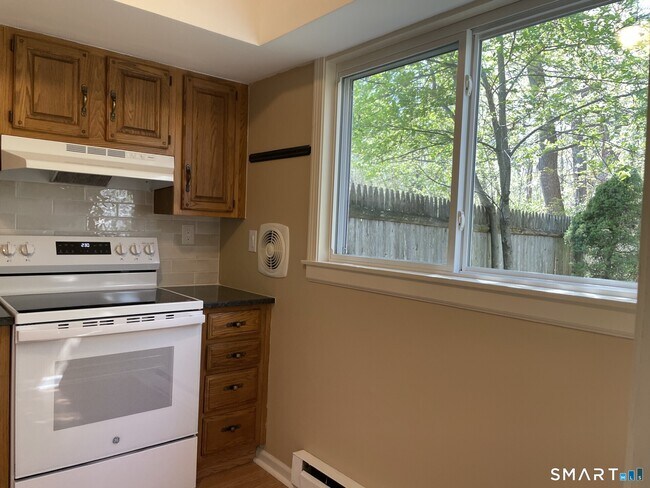 Building Photo - 26 Farmington Meadow Dr