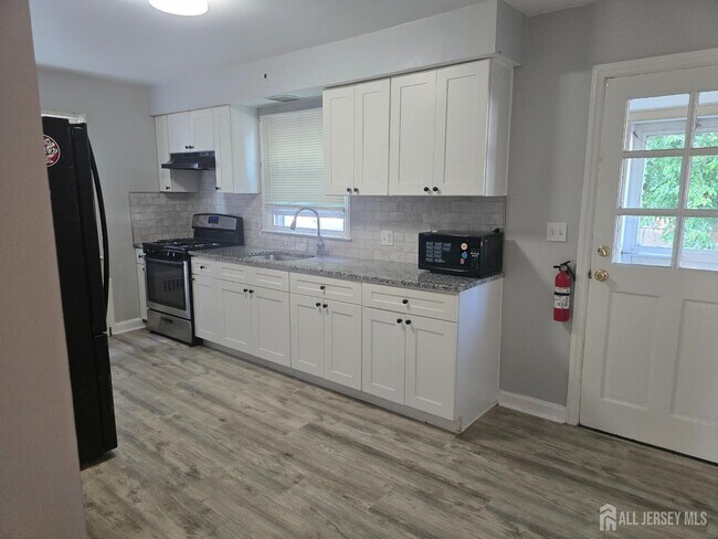 Building Photo - 111 Bertram Ave