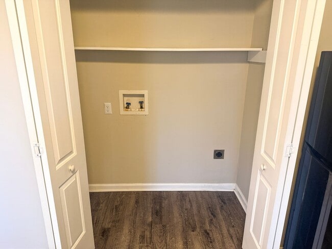 Building Photo - 113 Henley Pl