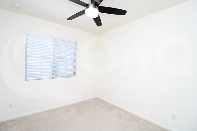 Building Photo - 5353 W Desert Hollow Dr